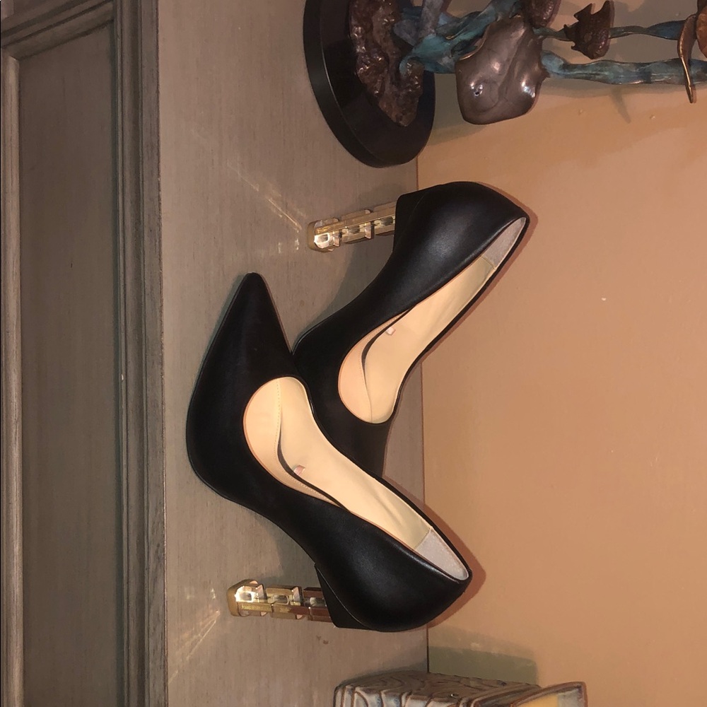 Elegant Black Women's Pumps